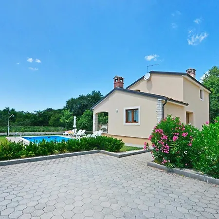 Mit Privatpool Fuer 6 Personen Ca 140 Qm In Sveti Lovrec, Istrien Istrische Riviera * Mofardini