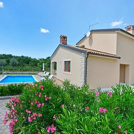 Mit Privatpool Fuer 6 Personen Ca 140 Qm In Sveti Lovrec, Istrien Istrische Riviera *