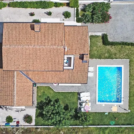 Mit Privatpool Fuer 6 Personen Ca 140 Qm In Sveti Lovrec, Istrien Istrische Riviera 別荘