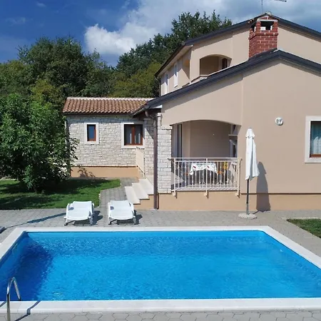 Mit Privatpool Fuer 6 Personen Ca 140 Qm In Sveti Lovrec, Istrien Istrische Riviera 別荘